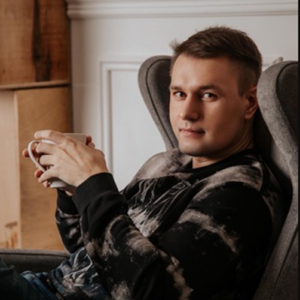Станислав Тихонов